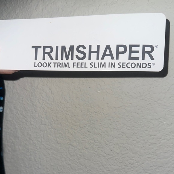 Chic Black and Blue One-Piece Swimsuit with V-Neckline - Picture 4 of 8